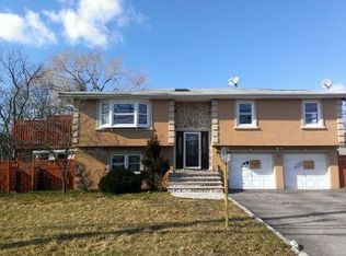 39 Moffitt Blvd, Islip, NY 11751