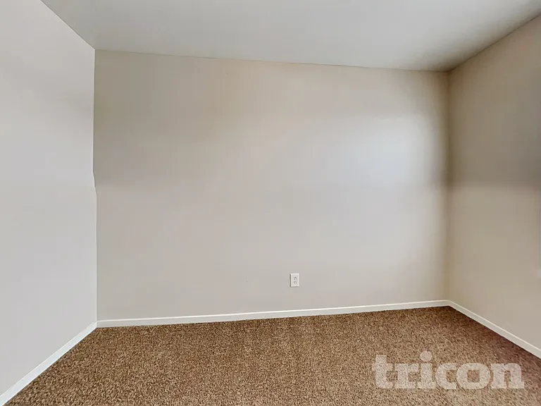 8818 Sunset Breeze Dr — Photo 10