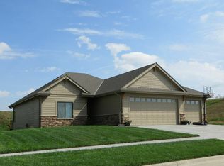 109 Firethorn Dr, Treynor, IA 51575