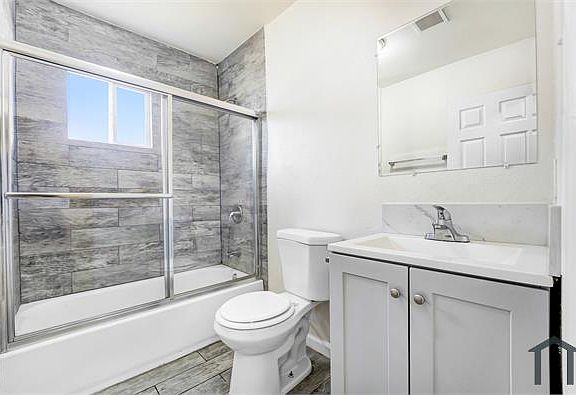 2nd image of 1137 E 58th St #5