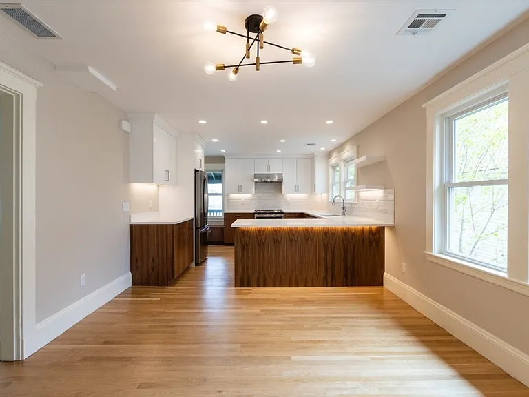 219 Common St #1 — Photo 3