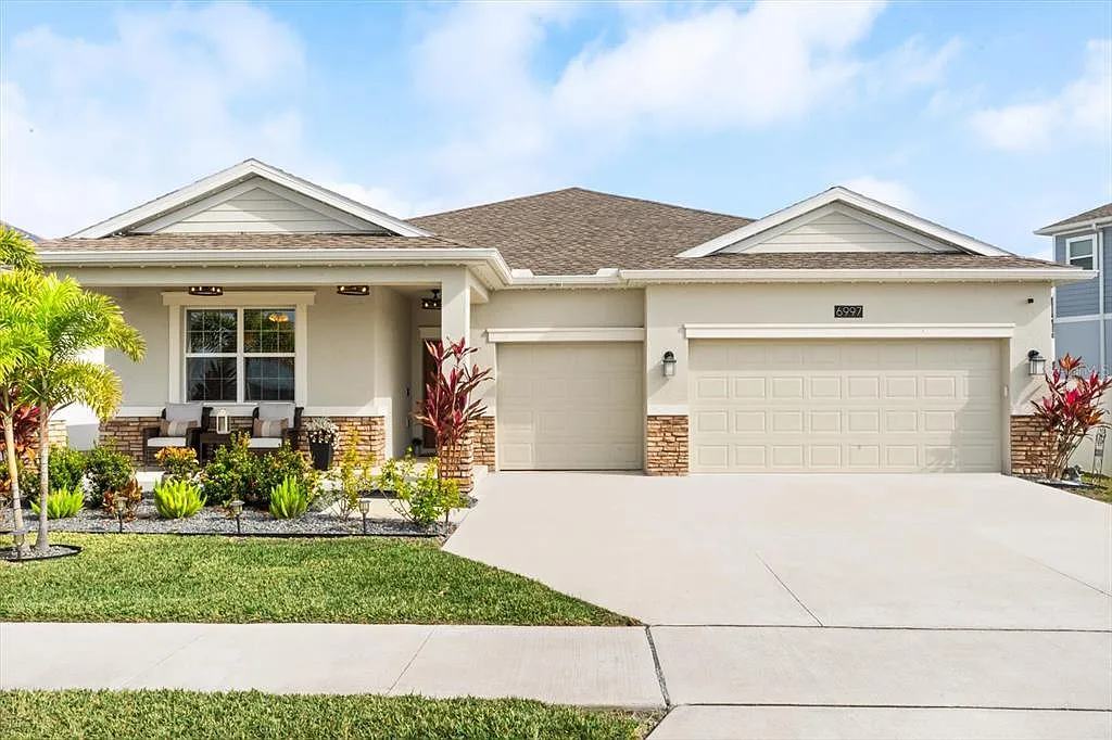 4 bed, 3.0 bath, 2379 sqft, $2,995 — Photo 1