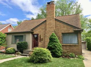 2252 Pembroke Rd, Birmingham, MI 48009