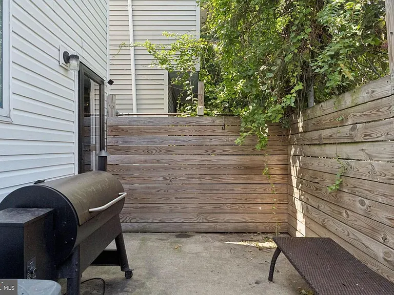 2211 Titan St — Photo 7