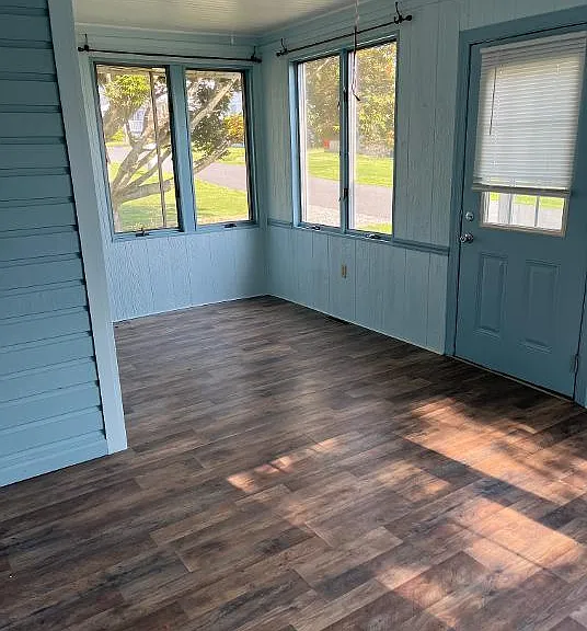 15 Virginia Ave — Photo 2