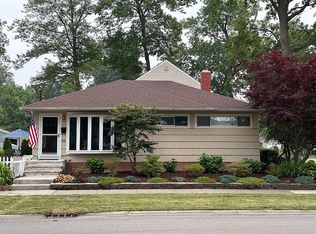 501 Elmwood Rd, Bay Village, OH 44140