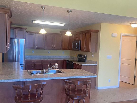 4th image of 283 Adrian Ave