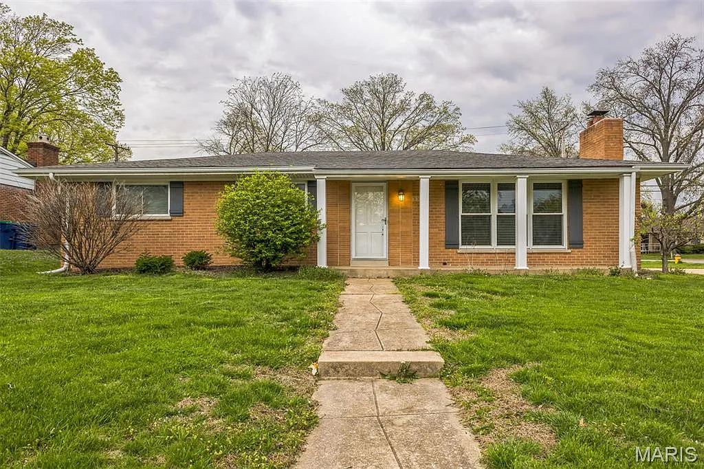 551 Larsen Ln photo 1