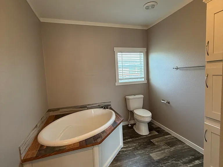 Oak Crest — Photo 27