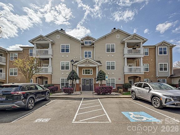 3rd image of 11873 Ridgeway Park Dr