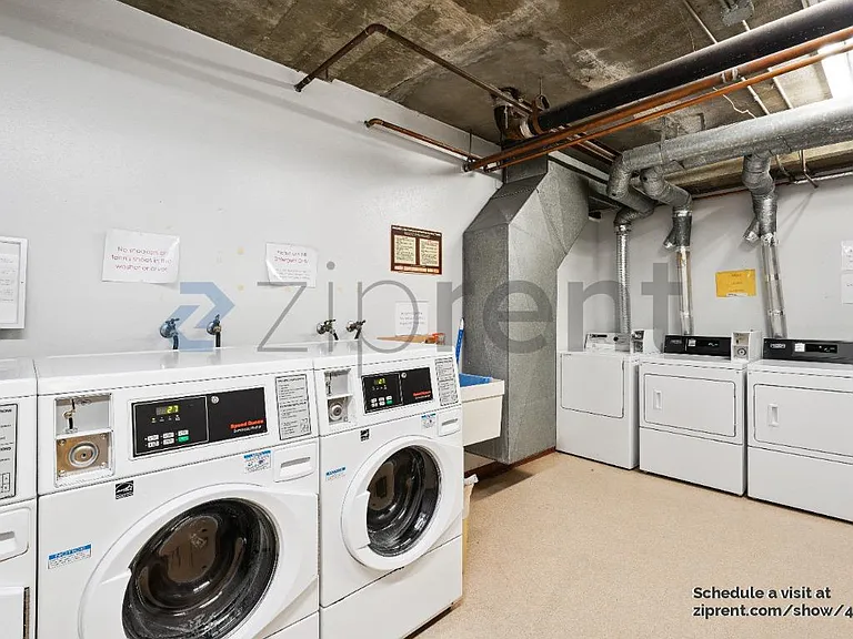 1350 California St #304 — Photo 15