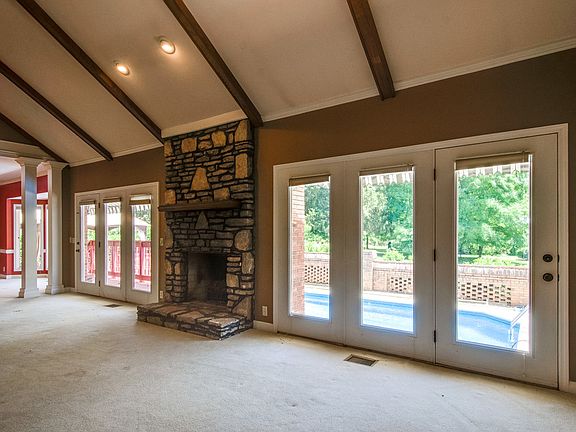 Great Rm w/ Dbl French Doors