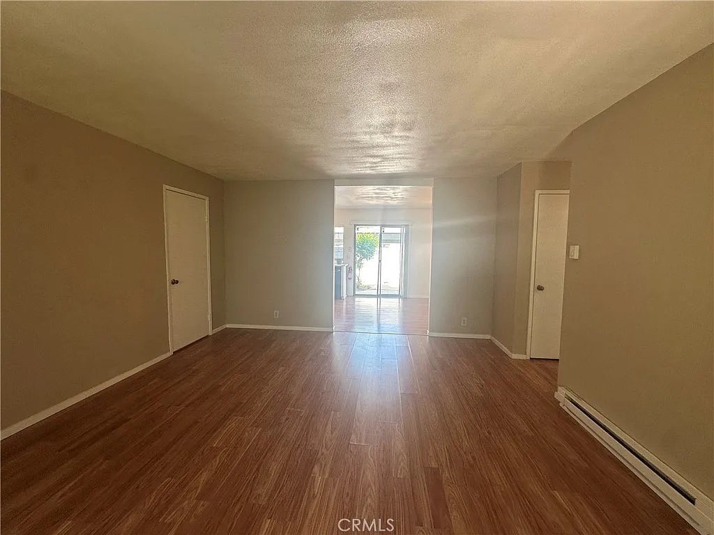 3 bed, 1084 sqft, $3,780 — Photo 4
