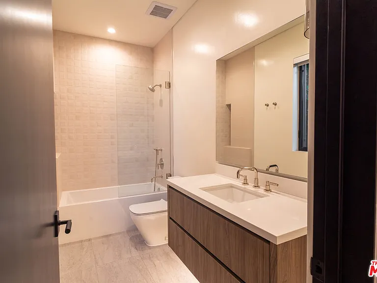 829 N Ogden Dr — Photo 30