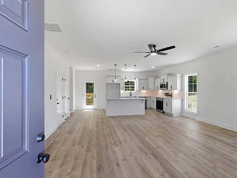408 Legions Ct — Photo 10