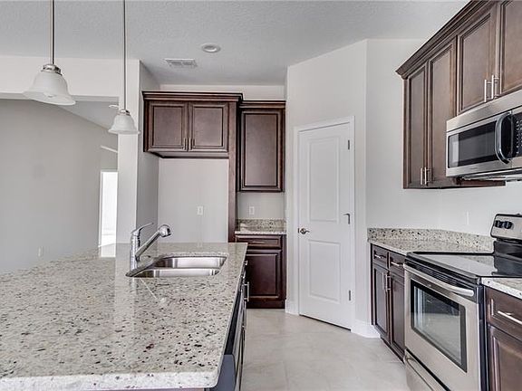 3rd image of 43 Willow Ln