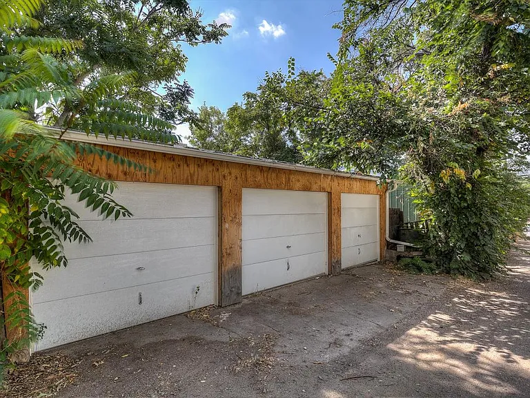 1419 Mapleton Ave — Photo 14