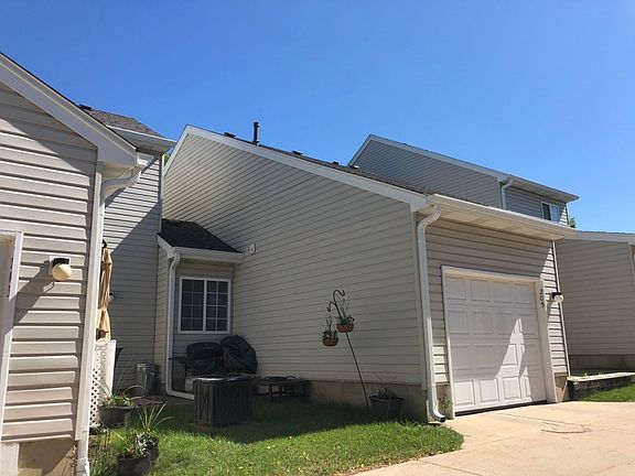 2nd image of 205 E Victoria Cir