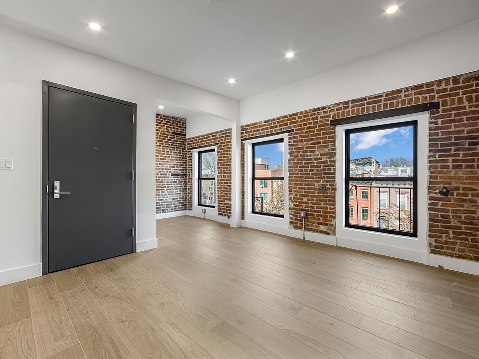 1st image of 152 Putnam Ave APT 3