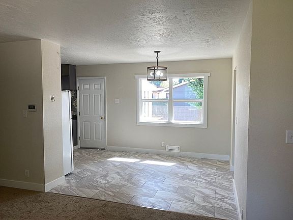 4th image of 414 West Ln