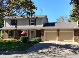 564 Mary Knoll Ln, Watertown, WI 53098
