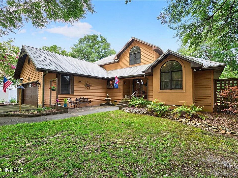 1st image of 706 Oyster Bay Drive