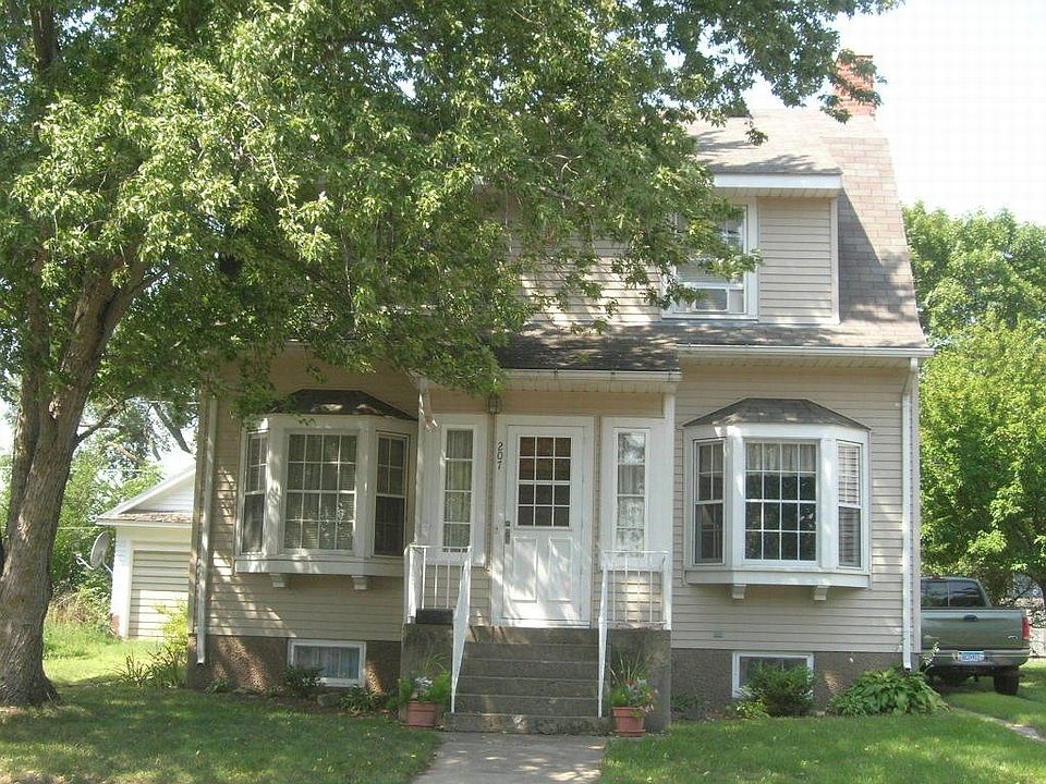 Charming Character 4 Bedroom Home Close to Park