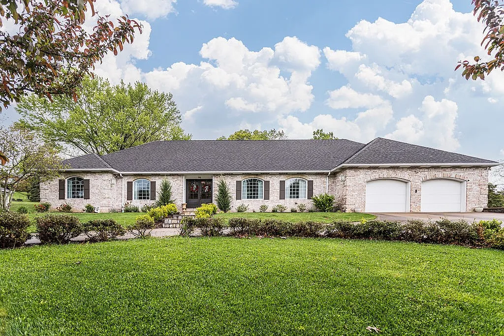 96 Farmview Dr photo 1