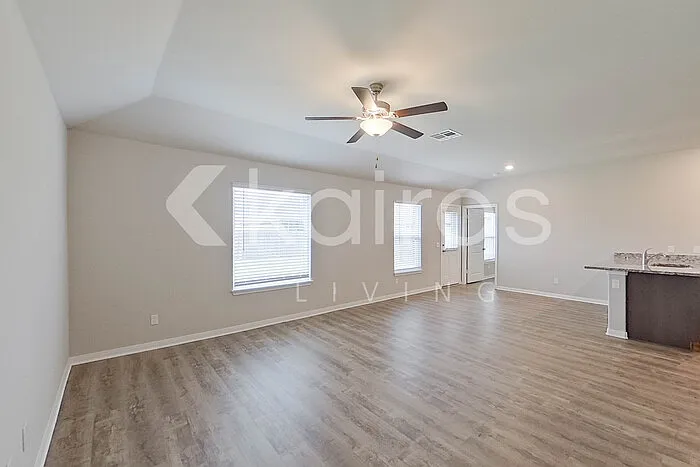 3 bed, 2.0 bath, 1405 sqft, $1,975 — Photo 4