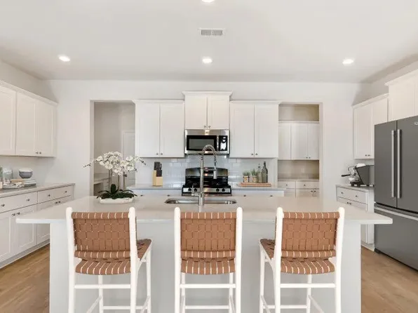 105 Orchard Blossom Ln, Summerville, SC 29485