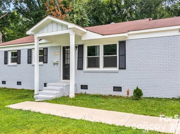 2717 Dora Dr, Charlotte, NC 28215