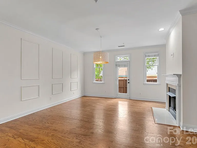 1192 Hampton Gardens Ln — Photo 9