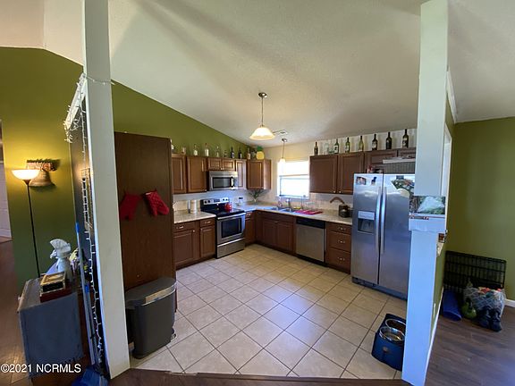 3rd image of 401 Cascade Ct
