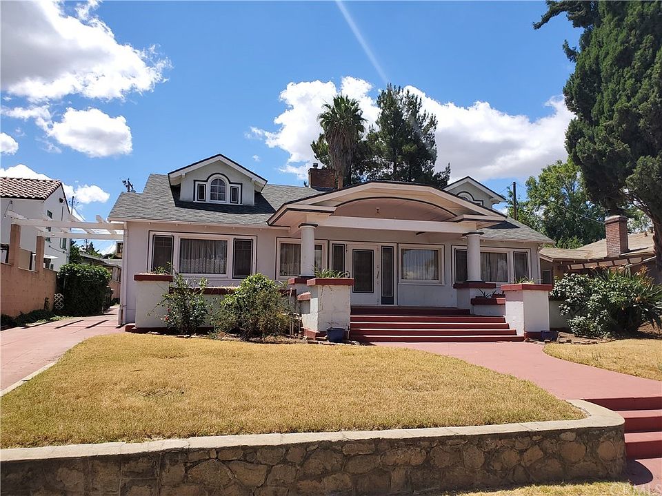 1st image of 207 W Cypress Ave