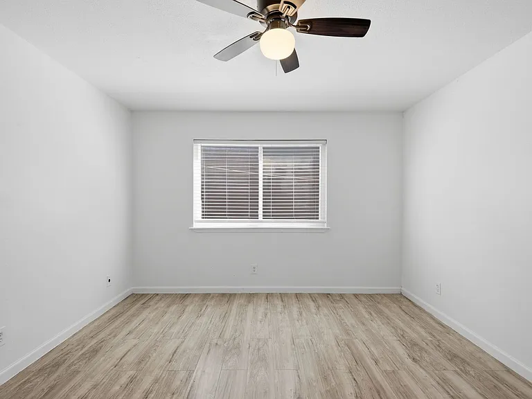 2705 Windswept Cv — Photo 31