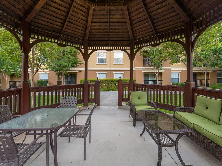 Vintage Chateau | Affordable 55+ Senior Apartments — Photo 8