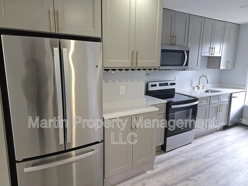 3 bed, 1.0 bath, $2,500 — Photo 2