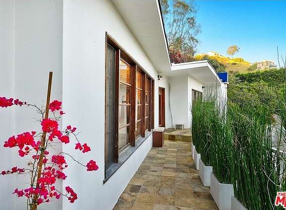 4th image of 1741 N Crescent Heights Blvd