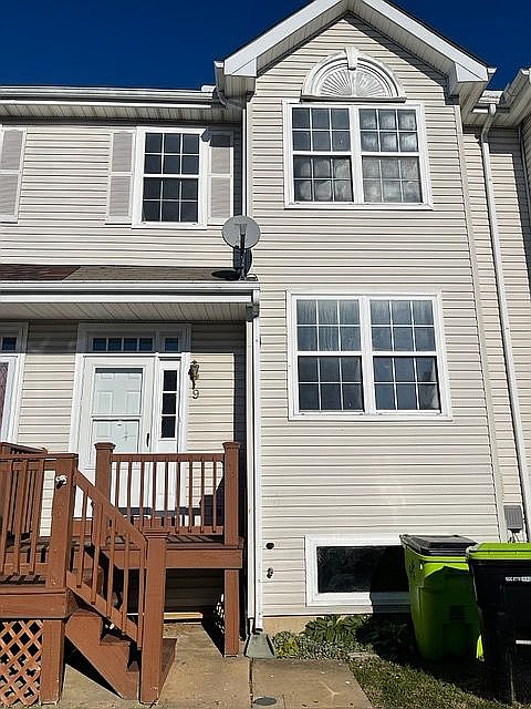 1st image of 9 Swansea Ln