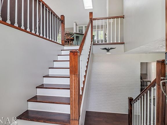 2nd image of 807 Broadmoor Dr