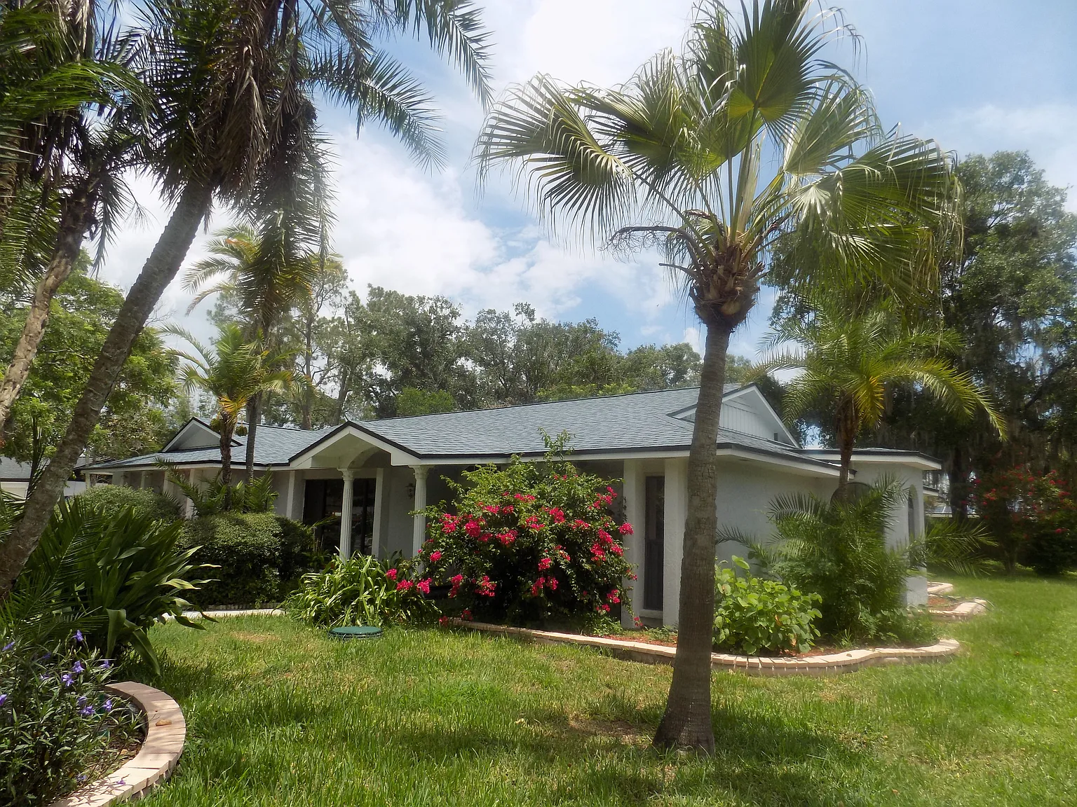 3 bed, 2150 sqft, $2,200 — Photo 1