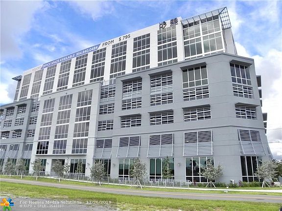 2nd image of 800 SE 4th Ave #511