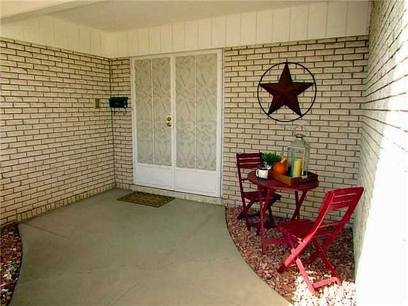 2nd image of 2101 Woodside Dr