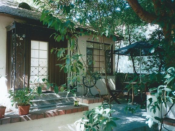 2nd image of 933 E Mariposa St