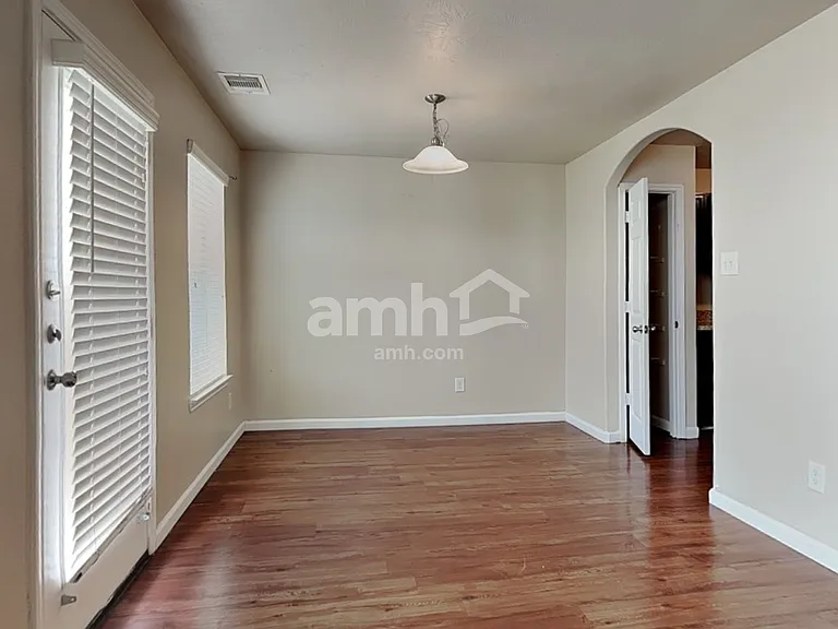 2618 Bammelwood Dr — Photo 4