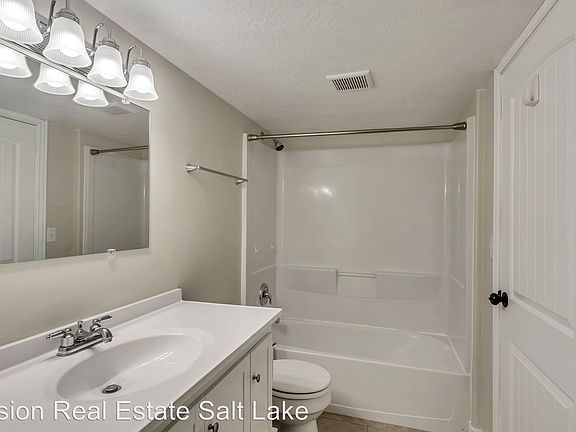 5th image of 3921 W Sand Lake Dr