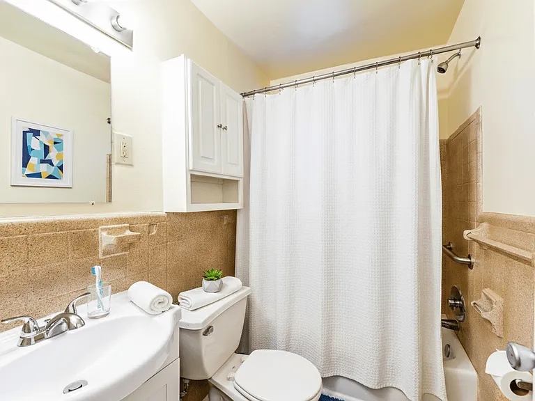 Richman Apartments — Photo 22