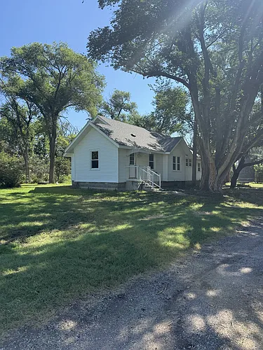 8908 NE East Lake Rd Photo 1