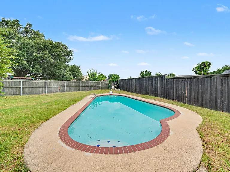 2709 Oak Cir — Photo 29