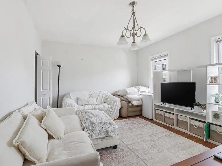 289 Broadway — Photo 5